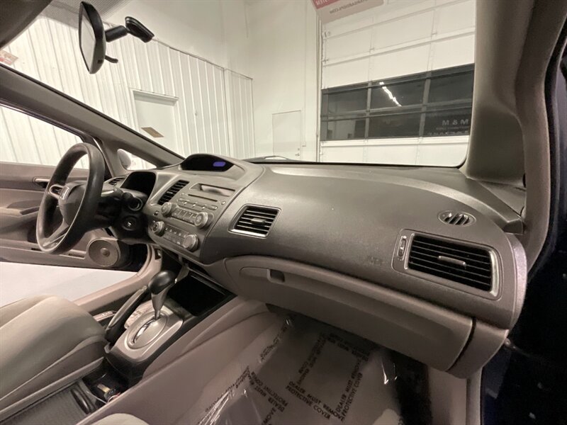 2011 Honda Civic LX Sedan 4-Door / 4Cyl / Automatic / 101K Miles   - Photo 17 - Gladstone, OR 97027