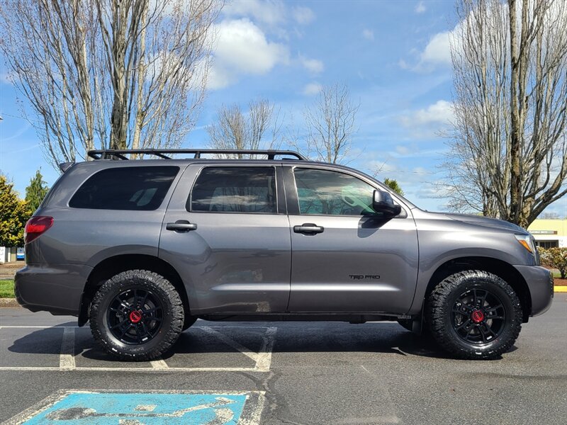 2020 Toyota Sequoia TRD PRO 4X4 / 3RD SEATS / NEW TIRES / IMMACULATE  / DYNAMIC CRUISE / BLIS / LANE DEPARTURE / FULLY LOADED !! - Photo 4 - Portland, OR 97217