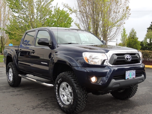 2013 Toyota Tacoma V6 / Crew Cab / 4X4 / LIFTED LIFTED   - Photo 2 - Portland, OR 97217