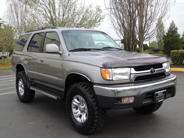 2001 Toyota 4Runner SR5 / 4X4 / Sunroof / 6Cyl / LIFTED LIFTED   - Photo 2 - Portland, OR 97217
