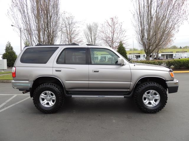 2001 Toyota 4Runner SR5 / 4X4 / Sunroof / 6Cyl / LIFTED LIFTED   - Photo 4 - Portland, OR 97217