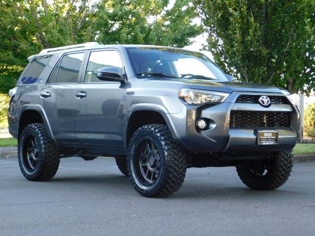 2016 Toyota 4Runner SR5 / 4WD / Sport Utility / LIFTED LIFTED   - Photo 2 - Portland, OR 97217