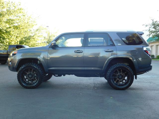 2016 Toyota 4Runner SR5 / 4WD / Sport Utility / LIFTED LIFTED   - Photo 3 - Portland, OR 97217