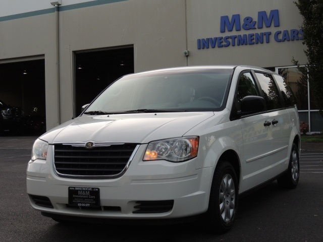 2008 Chrysler Town & Country LX   - Photo 1 - Portland, OR 97217