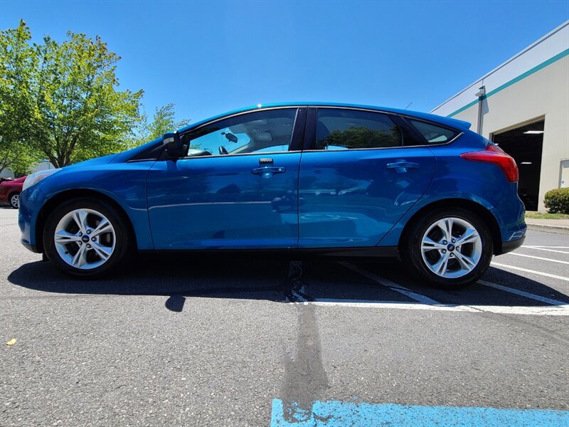 2013 Ford Focus SE Hatchback / Fresh Trade / 5 SPEED MANUAL  /  Excellent Condition / Clean Title - Photo 3 - Portland, OR 97217