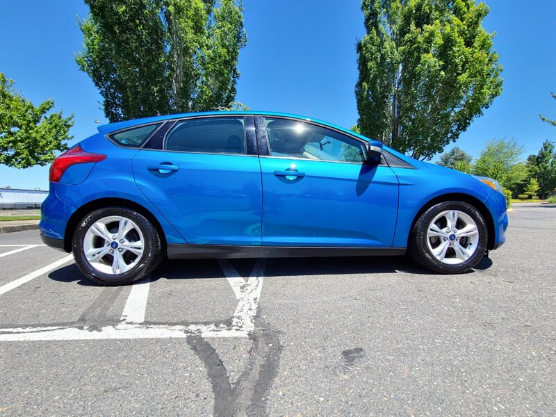 2013 Ford Focus SE Hatchback / Fresh Trade / 5 SPEED MANUAL  /  Excellent Condition / Clean Title - Photo 4 - Portland, OR 97217