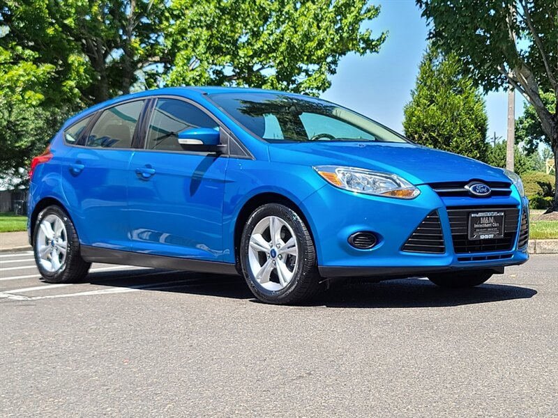 2013 Ford Focus SE Hatchback / Fresh Trade / 5 SPEED MANUAL  /  Excellent Condition / Clean Title - Photo 2 - Portland, OR 97217