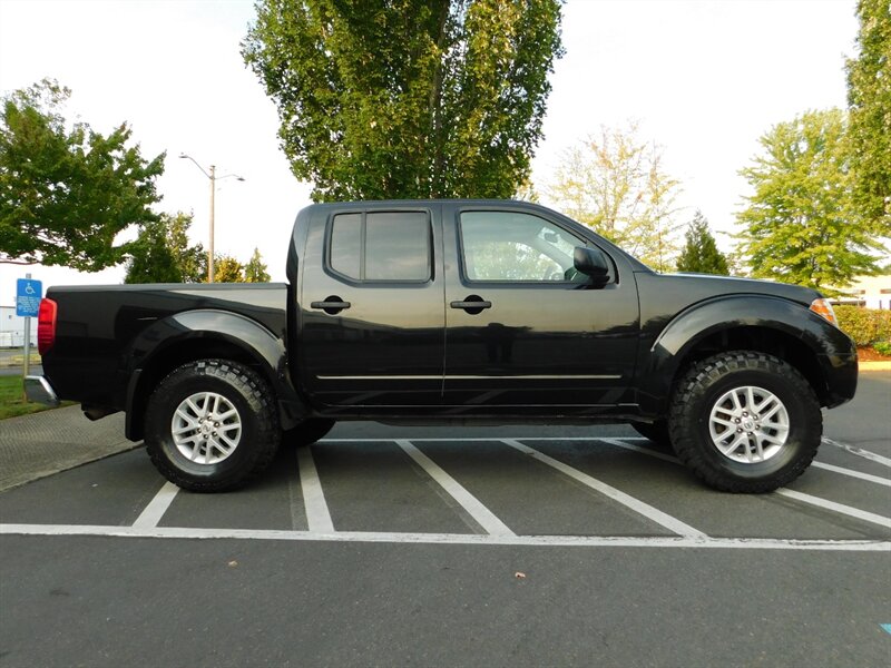 2019 Nissan Frontier SV Crew Cab 4X4 / V6 /NEW LIFT & TIRES /25,000 MIL   - Photo 4 - Portland, OR 97217