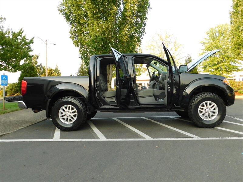 2019 Nissan Frontier SV Crew Cab 4X4 / V6 /NEW LIFT & TIRES /25,000 MIL   - Photo 29 - Portland, OR 97217