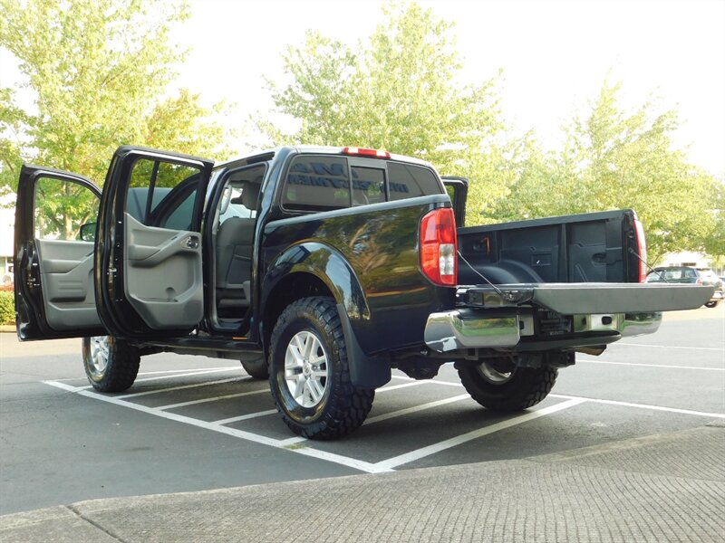 2019 Nissan Frontier SV Crew Cab 4X4 / V6 /NEW LIFT & TIRES /25,000 MIL   - Photo 27 - Portland, OR 97217