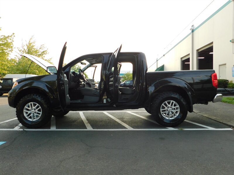 2019 Nissan Frontier SV Crew Cab 4X4 / V6 /NEW LIFT & TIRES /25,000 MIL   - Photo 26 - Portland, OR 97217