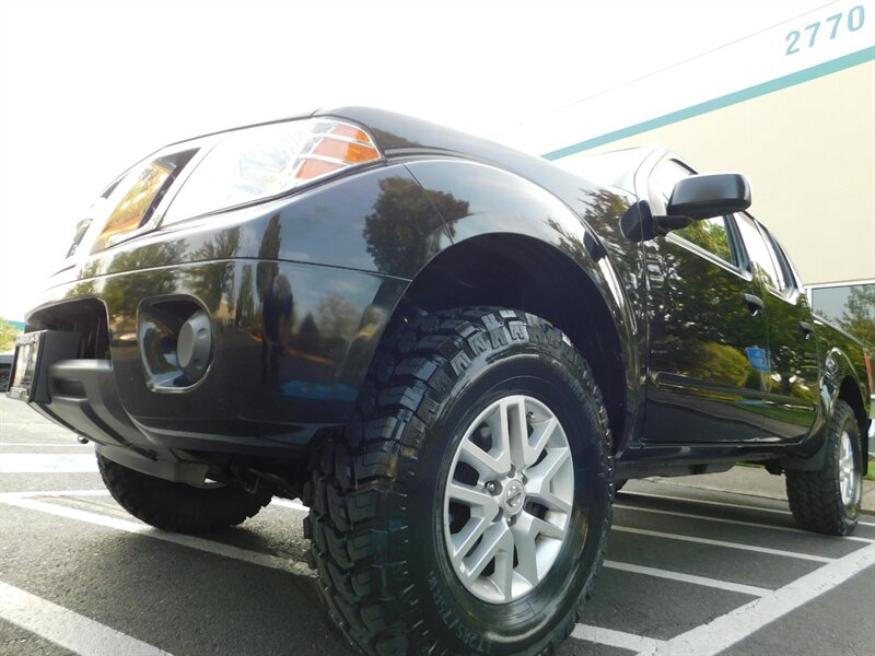 2019 Nissan Frontier SV Crew Cab 4X4 / V6 /NEW LIFT & TIRES /25,000 MIL   - Photo 9 - Portland, OR 97217