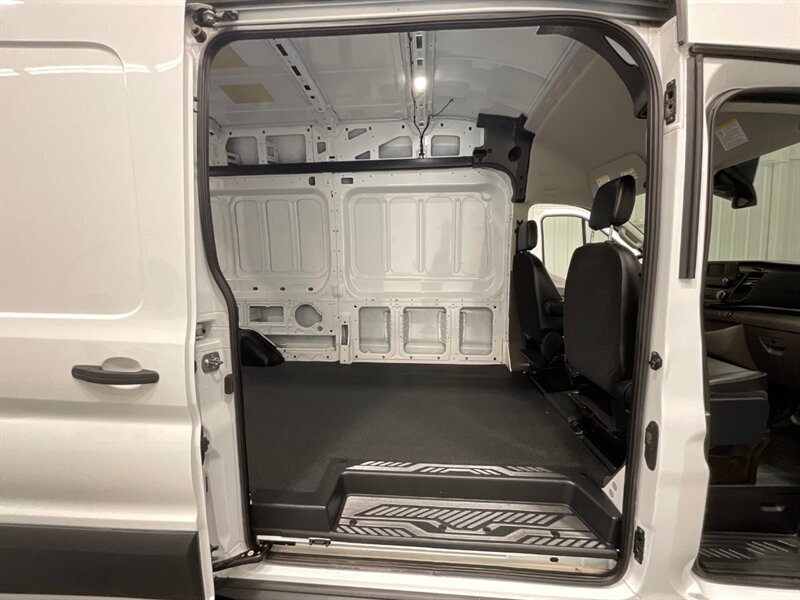 2022 Ford Transit 250 CARGO VAN / AWD / HIGH ROOF LONG WHEEL BASE  / 1-OWNER / LEATHER / 15K MILES - Photo 16 - Gladstone, OR 97027