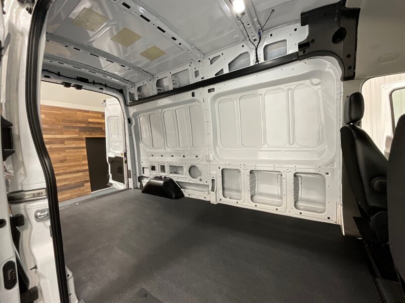 2022 Ford Transit 250 CARGO VAN / AWD / HIGH ROOF LONG WHEEL BASE  / 1-OWNER / LEATHER / 15K MILES - Photo 36 - Gladstone, OR 97027