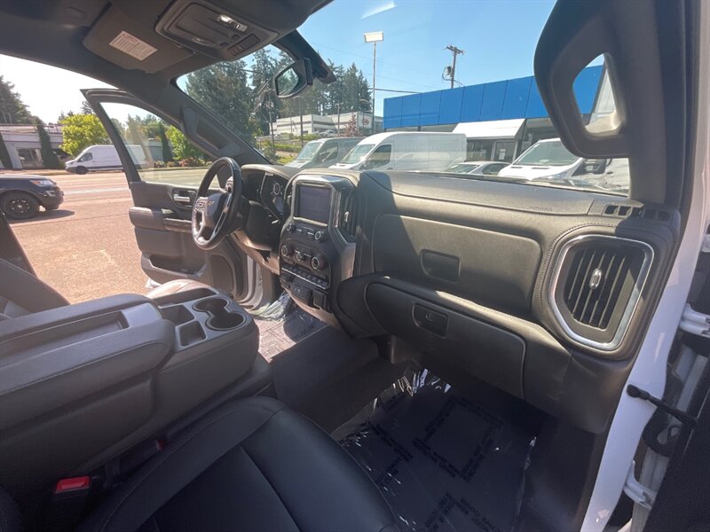 2022 Chevrolet Silverado 2500 LTZ Crew Cab 4X4 / 6.6L DIESEL / 32,000 MILES  / Leather Heated Seats / RUST FREE - Photo 16 - Gladstone, OR 97027