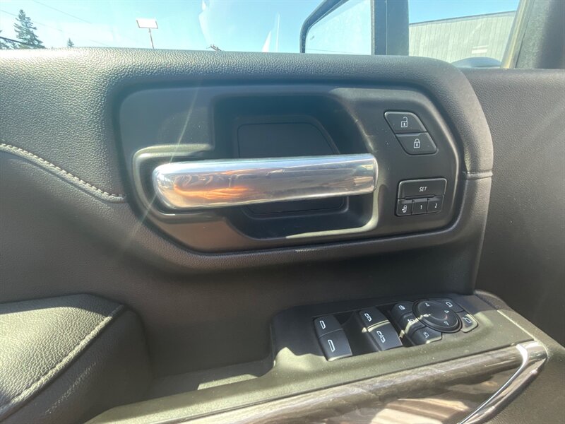 2022 Chevrolet Silverado 2500 LTZ Crew Cab 4X4 / 6.6L DIESEL / 32,000 MILES  / Leather Heated Seats / RUST FREE - Photo 43 - Gladstone, OR 97027
