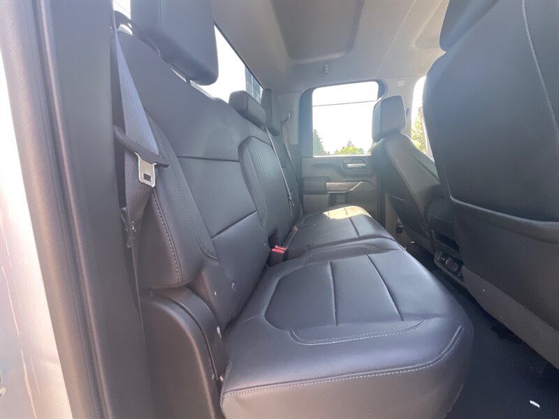 2022 Chevrolet Silverado 2500 LTZ Crew Cab 4X4 / 6.6L DIESEL / 32,000 MILES  / Leather Heated Seats / RUST FREE - Photo 13 - Gladstone, OR 97027