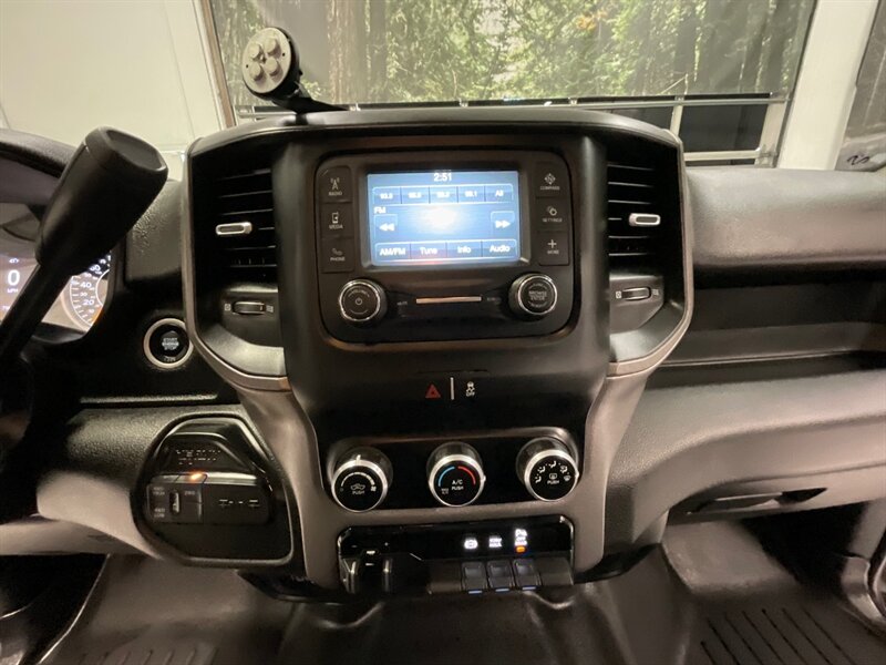 2019 RAM 3500 Tradesman 4x4 / 6.7L DIESEL /DUALLY / AISIN TRANNY  / Long bed / DUALLY / Leather Seats / AISIN Transmission - Photo 19 - Gladstone, OR 97027