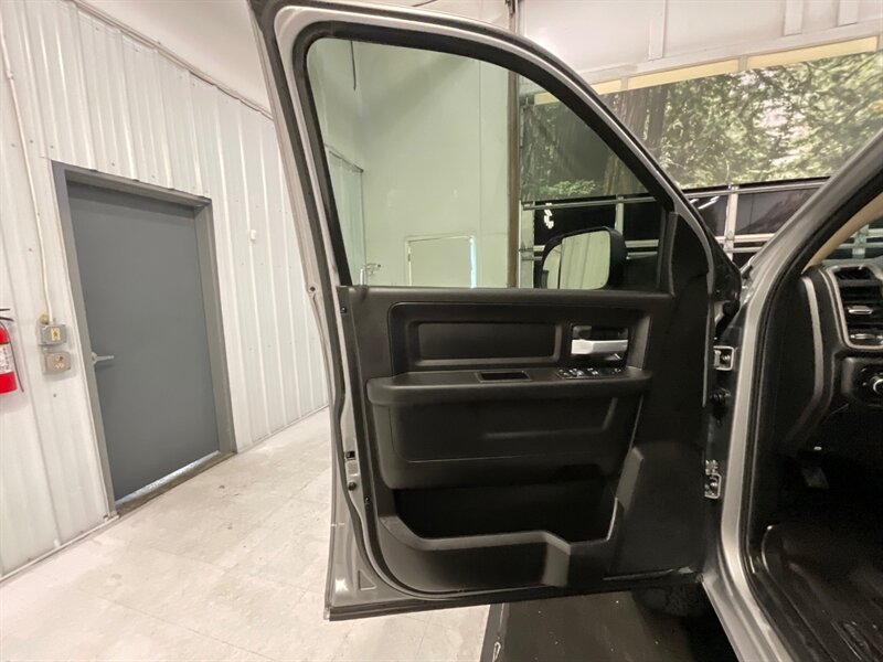 2019 RAM 3500 Tradesman 4x4 / 6.7L DIESEL /DUALLY / AISIN TRANNY  / Long bed / DUALLY / Leather Seats / AISIN Transmission - Photo 31 - Gladstone, OR 97027