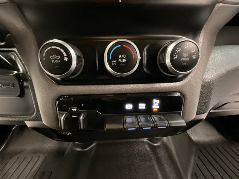 2019 RAM 3500 Tradesman 4x4 / 6.7L DIESEL /DUALLY / AISIN TRANNY  / Long bed / DUALLY / Leather Seats / AISIN Transmission - Photo 21 - Gladstone, OR 97027