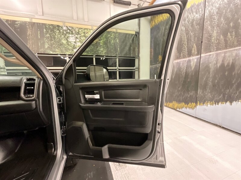2019 RAM 3500 Tradesman 4x4 / 6.7L DIESEL /DUALLY / AISIN TRANNY  / Long bed / DUALLY / Leather Seats / AISIN Transmission - Photo 32 - Gladstone, OR 97027