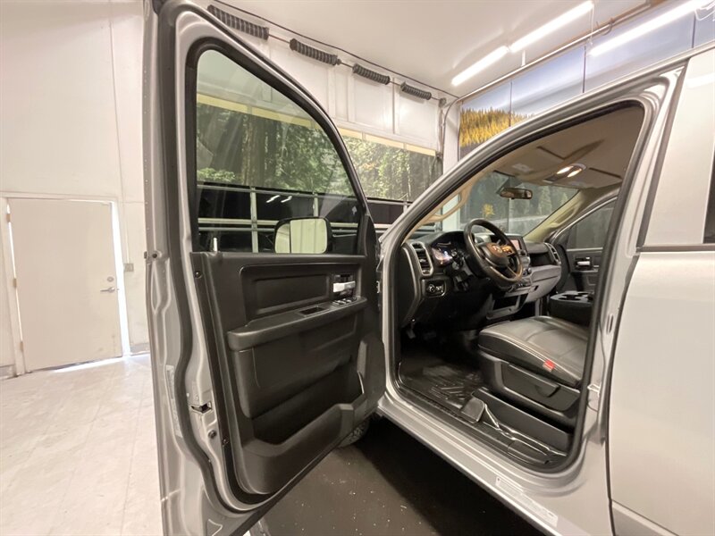 2019 RAM 3500 Tradesman 4x4 / 6.7L DIESEL /DUALLY / AISIN TRANNY  / Long bed / DUALLY / Leather Seats / AISIN Transmission - Photo 35 - Gladstone, OR 97027