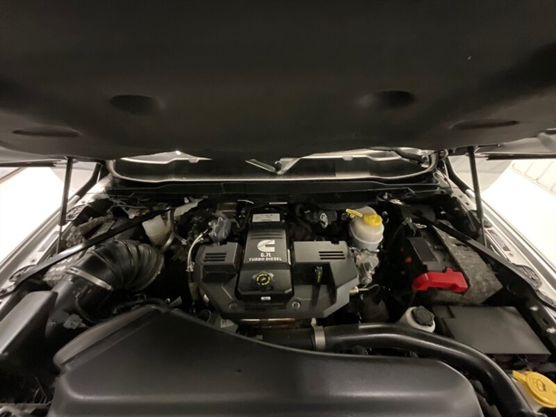 2019 RAM 3500 Tradesman 4x4 / 6.7L DIESEL /DUALLY / AISIN TRANNY  / Long bed / DUALLY / Leather Seats / AISIN Transmission - Photo 45 - Gladstone, OR 97027