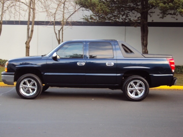 2004 Chevrolet Avalanche 1500   - Photo 2 - Portland, OR 97217