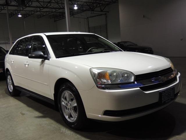 2004 Chevrolet Malibu Maxx LS / Hatchback / Automatic/ New Tires / Excel Cond   - Photo 2 - Portland, OR 97217