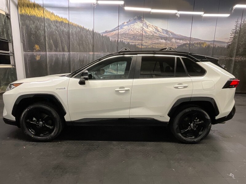 2020 Toyota RAV4 Hybrid XSE AWD / Advance Tech Pkg / MINT COND  FULLY LOADED / Leather & Heated Seats / Navigation & Backup Camera / LOCAL SUV / CLEAN & SHARP ! - Photo 3 - Gladstone, OR 97027