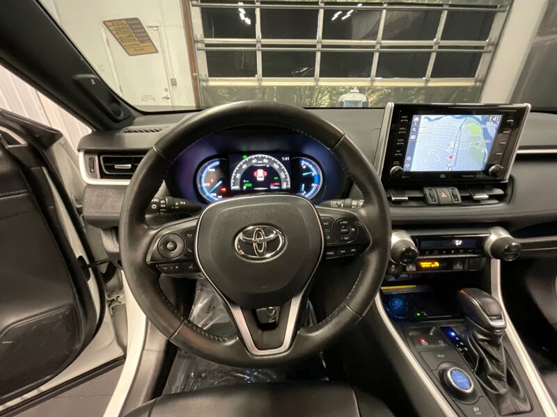 2020 Toyota RAV4 Hybrid XSE AWD / Advance Tech Pkg / MINT COND  FULLY LOADED / Leather & Heated Seats / Navigation & Backup Camera / LOCAL SUV / CLEAN & SHARP ! - Photo 17 - Gladstone, OR 97027