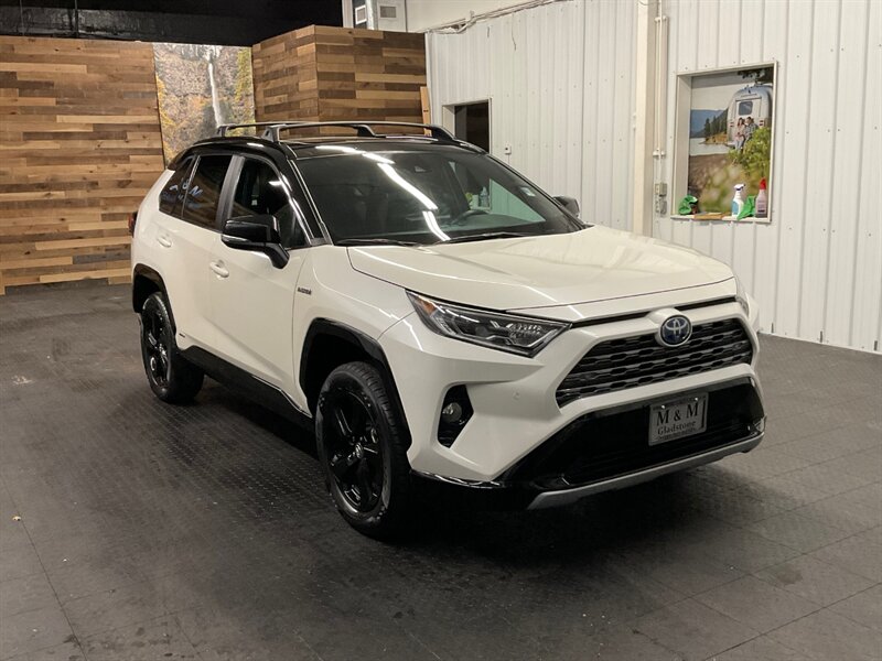 2020 Toyota RAV4 Hybrid XSE AWD / Advance Tech Pkg / MINT COND  FULLY LOADED / Leather & Heated Seats / Navigation & Backup Camera / LOCAL SUV / CLEAN & SHARP ! - Photo 2 - Gladstone, OR 97027