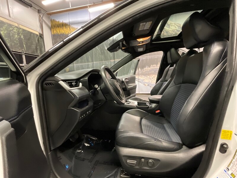 2020 Toyota RAV4 Hybrid XSE AWD / Advance Tech Pkg / MINT COND  FULLY LOADED / Leather & Heated Seats / Navigation & Backup Camera / LOCAL SUV / CLEAN & SHARP ! - Photo 14 - Gladstone, OR 97027
