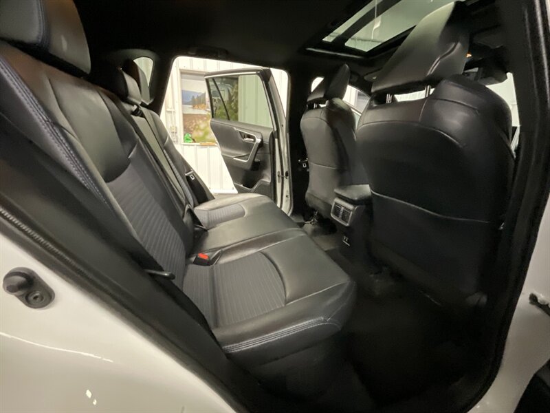 2020 Toyota RAV4 Hybrid XSE AWD / Advance Tech Pkg / MINT COND  FULLY LOADED / Leather & Heated Seats / Navigation & Backup Camera / LOCAL SUV / CLEAN & SHARP ! - Photo 39 - Gladstone, OR 97027