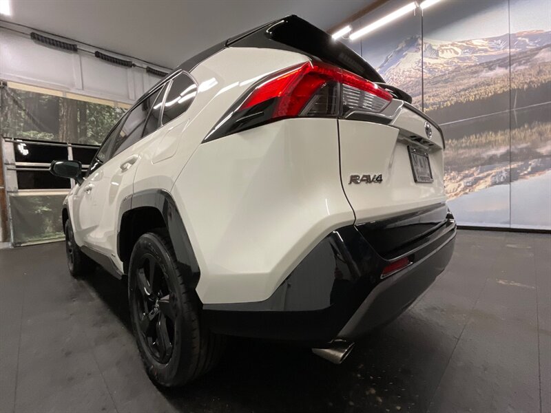 2020 Toyota RAV4 Hybrid XSE AWD / Advance Tech Pkg / MINT COND  FULLY LOADED / Leather & Heated Seats / Navigation & Backup Camera / LOCAL SUV / CLEAN & SHARP ! - Photo 11 - Gladstone, OR 97027