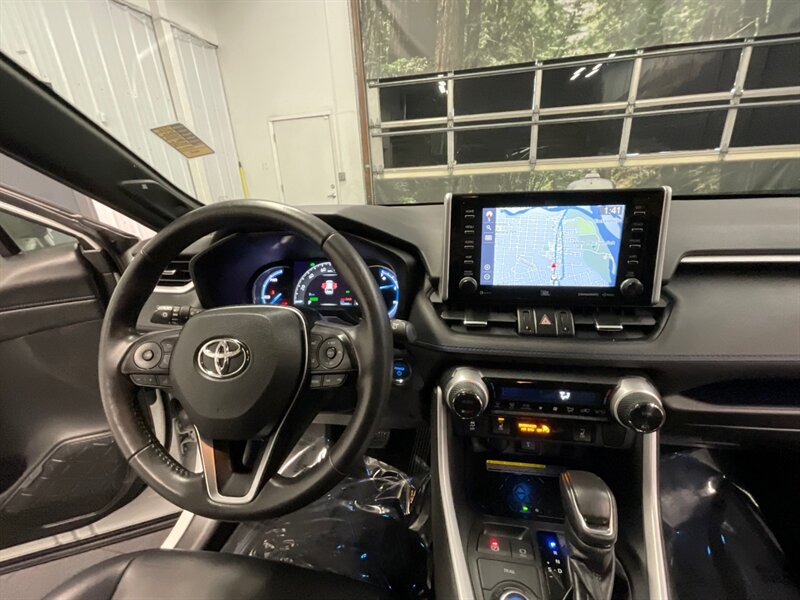 2020 Toyota RAV4 Hybrid XSE AWD / Advance Tech Pkg / MINT COND  FULLY LOADED / Leather & Heated Seats / Navigation & Backup Camera / LOCAL SUV / CLEAN & SHARP ! - Photo 36 - Gladstone, OR 97027