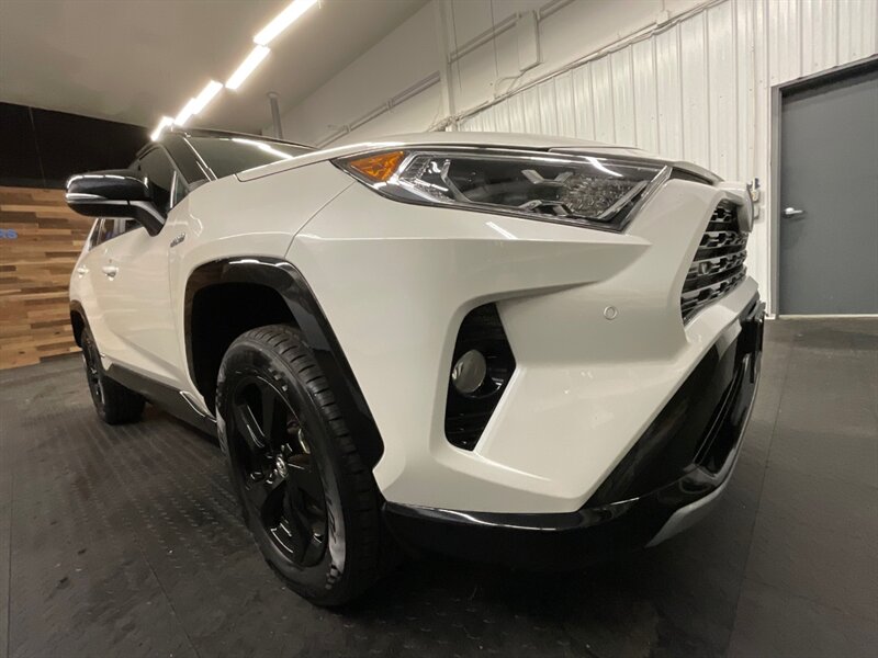 2020 Toyota RAV4 Hybrid XSE AWD / Advance Tech Pkg / MINT COND  FULLY LOADED / Leather & Heated Seats / Navigation & Backup Camera / LOCAL SUV / CLEAN & SHARP ! - Photo 10 - Gladstone, OR 97027