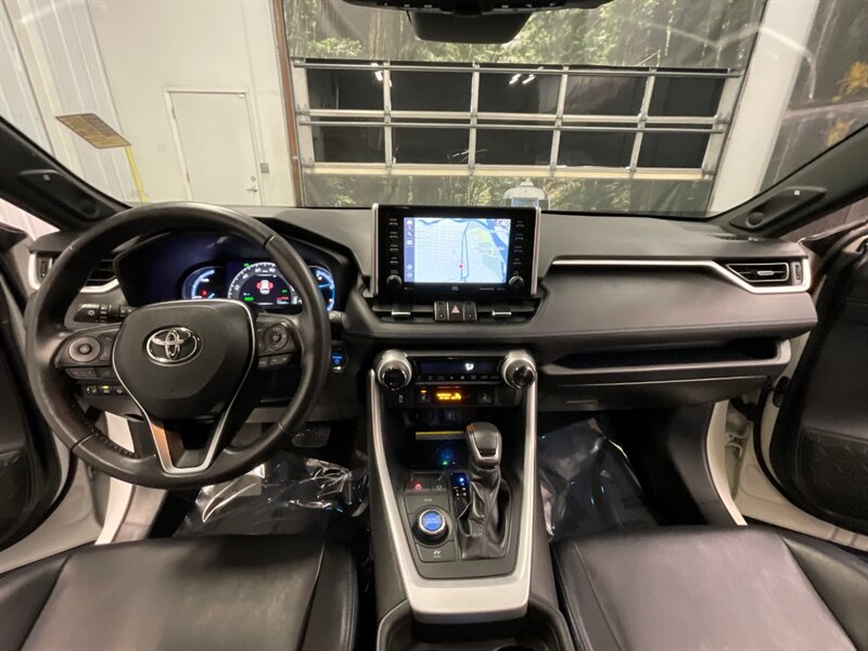 2020 Toyota RAV4 Hybrid XSE AWD / Advance Tech Pkg / MINT COND  FULLY LOADED / Leather & Heated Seats / Navigation & Backup Camera / LOCAL SUV / CLEAN & SHARP ! - Photo 32 - Gladstone, OR 97027