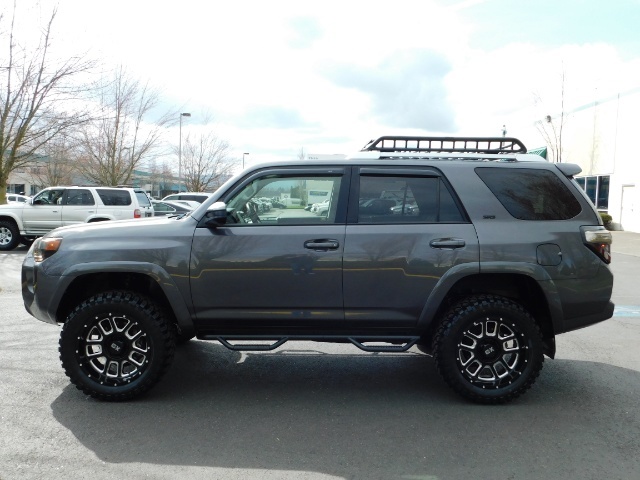 2016 Toyota 4Runner SR5 NAV / Back up / Roof Rack / 20 " XD / LIFTED   - Photo 3 - Portland, OR 97217