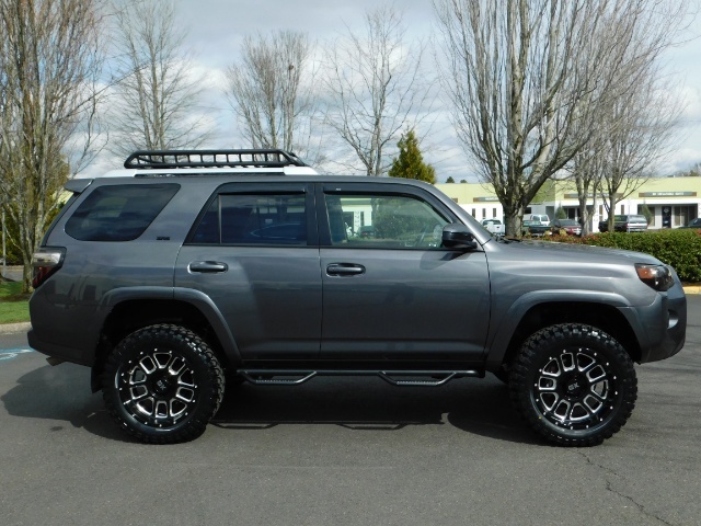 2016 Toyota 4Runner SR5 NAV / Back up / Roof Rack / 20 " XD / LIFTED   - Photo 4 - Portland, OR 97217