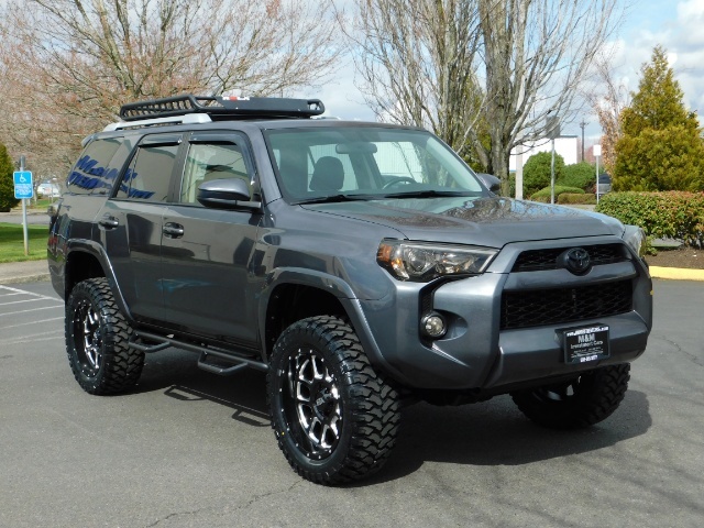 2016 Toyota 4Runner SR5 NAV / Back up / Roof Rack / 20 " XD / LIFTED   - Photo 2 - Portland, OR 97217