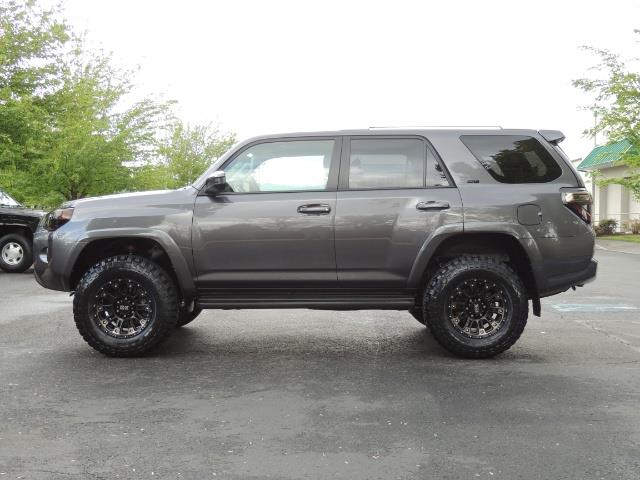 2016 Toyota 4Runner SR5 / 4X4 / Navigation / LIFTED / ONLY 12K MILES   - Photo 3 - Portland, OR 97217