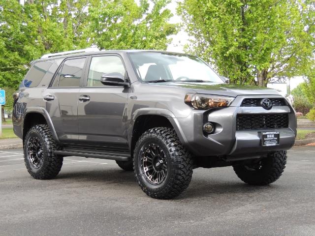 2016 Toyota 4Runner SR5 / 4X4 / Navigation / LIFTED / ONLY 12K MILES   - Photo 2 - Portland, OR 97217