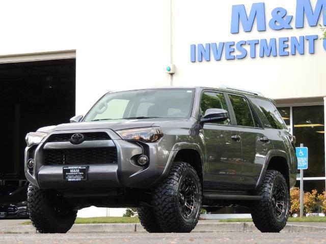2016 Toyota 4Runner SR5 / 4X4 / Navigation / LIFTED / ONLY 12K MILES   - Photo 1 - Portland, OR 97217