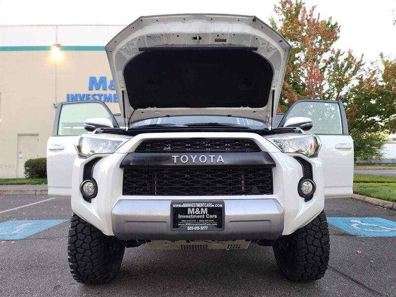 2018 Toyota 4Runner TRD OFF-ROAD PREMIUM 4X4 / CRAWL CONTROL / LIFTED  / NEW TRD WHEELS / NEW TIRES / 1-OWNER - Photo 32 - Portland, OR 97217