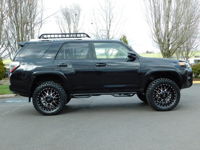 2016 Toyota 4Runner SR5 / 4WD / Navigation / LIFTED // SPECIAL PRICE//   - Photo 4 - Portland, OR 97217