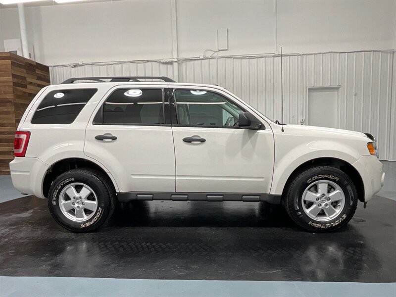 2012 Ford Escape XLT 4X4 / 2.5L 4Cyl / Leather Heated / 61,000 MILE  / Sunroof / LOCAL - Photo 4 - Gladstone, OR 97027
