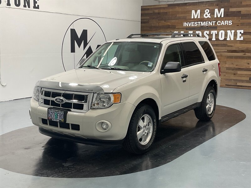 2012 Ford Escape XLT 4X4 / 2.5L 4Cyl / Leather Heated / 61,000 MILE  / Sunroof / LOCAL - Photo 1 - Gladstone, OR 97027