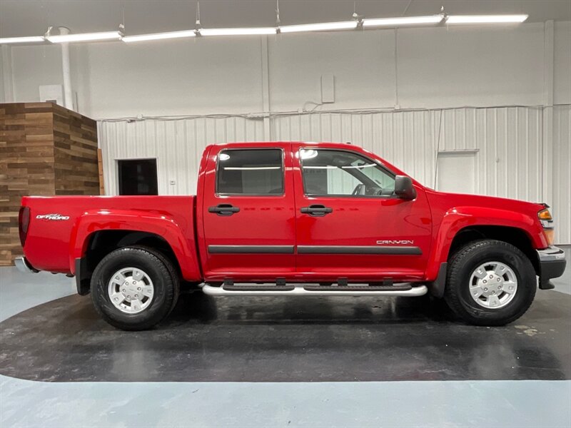 2005 GMC Canyon Z71 SLE Crew Cab 4X4 / 3.5L 5Cyl /ONLY 56,000 MILE  / Leather & Heated Seats - Photo 4 - Gladstone, OR 97027