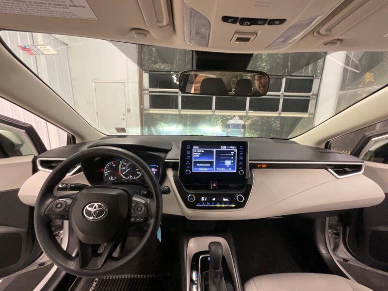 2020 Toyota Corolla LE Sedan / 1.8l 4Cyl / 1-OWNER / 9,000 MILES  / Backup Camera / Lane Departure Alert / LIKE NEW CONDITION !! - Photo 33 - Gladstone, OR 97027
